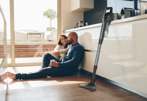 TESLA AeroStar T300 porzsák nélküli padló és kéziporszívó, HEPA és ciklonszűrés, vezetékes csatlakozó