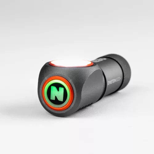 NEBO NEB-HLP-1008-G EINSTEIN 600+ fejlámpa, 600 lm - 60 lm, 90 m, 4 funkció, IPX6, USB-C