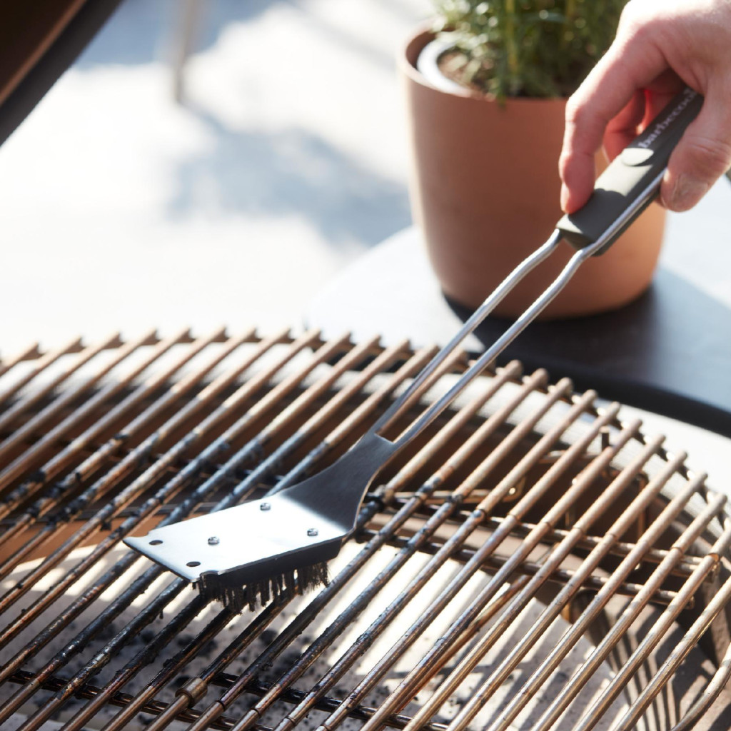 Barbecook BC-ACC-7027 army stílusú kétfunkciós tisztítókefe, rozsdamentes acél, khaki zöld nyél termék 2. képe